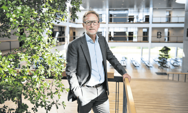 Mikael Lyngsø, CEO Stibo Systems, in de entree van het gebouw van de HQ in Aarhus, Denemarken Mikael Lyngsø, CEO Stibo Systems, in de entree van het gebouw van de HQ in Aarhus, Denemarken